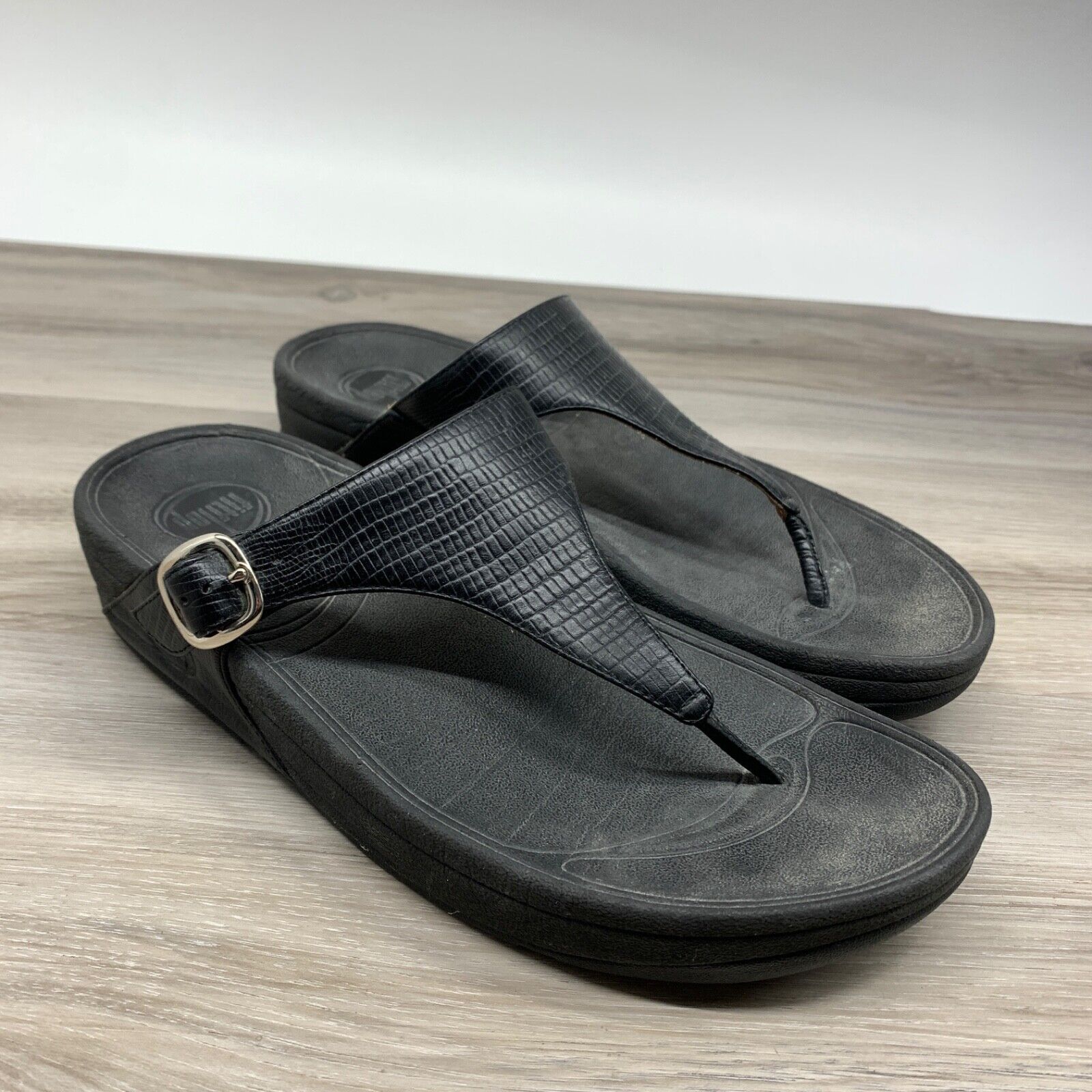 Fitflop Women's Electra Sandal Size 9 Black Leather Wedge Platform Thong Buckle